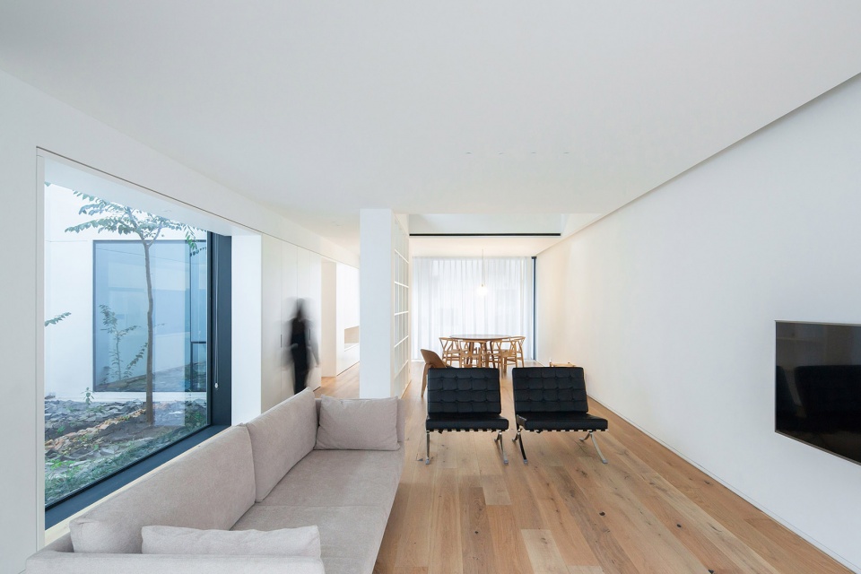 佛山裝修公司現(xiàn)代簡(jiǎn)約風(fēng)格別墅裝修效果圖-客廳 佛山裝修公司現(xiàn)代簡(jiǎn)約風(fēng)格別墅裝修效果圖-客廳