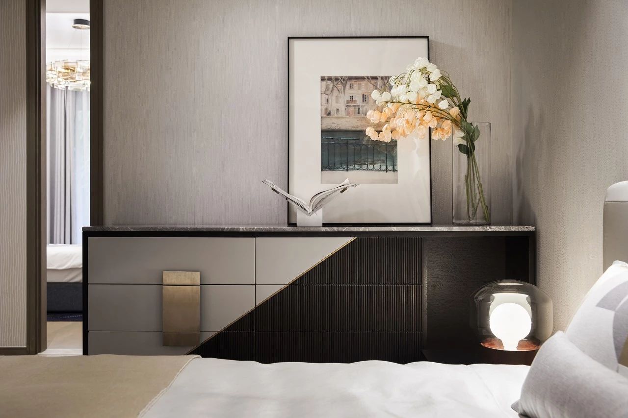 輕奢簡(jiǎn)約風(fēng)格室內(nèi)設(shè)計(jì)家裝案例-次臥邊柜 輕奢簡(jiǎn)約風(fēng)格室內(nèi)設(shè)計(jì)家裝案例-次臥邊柜