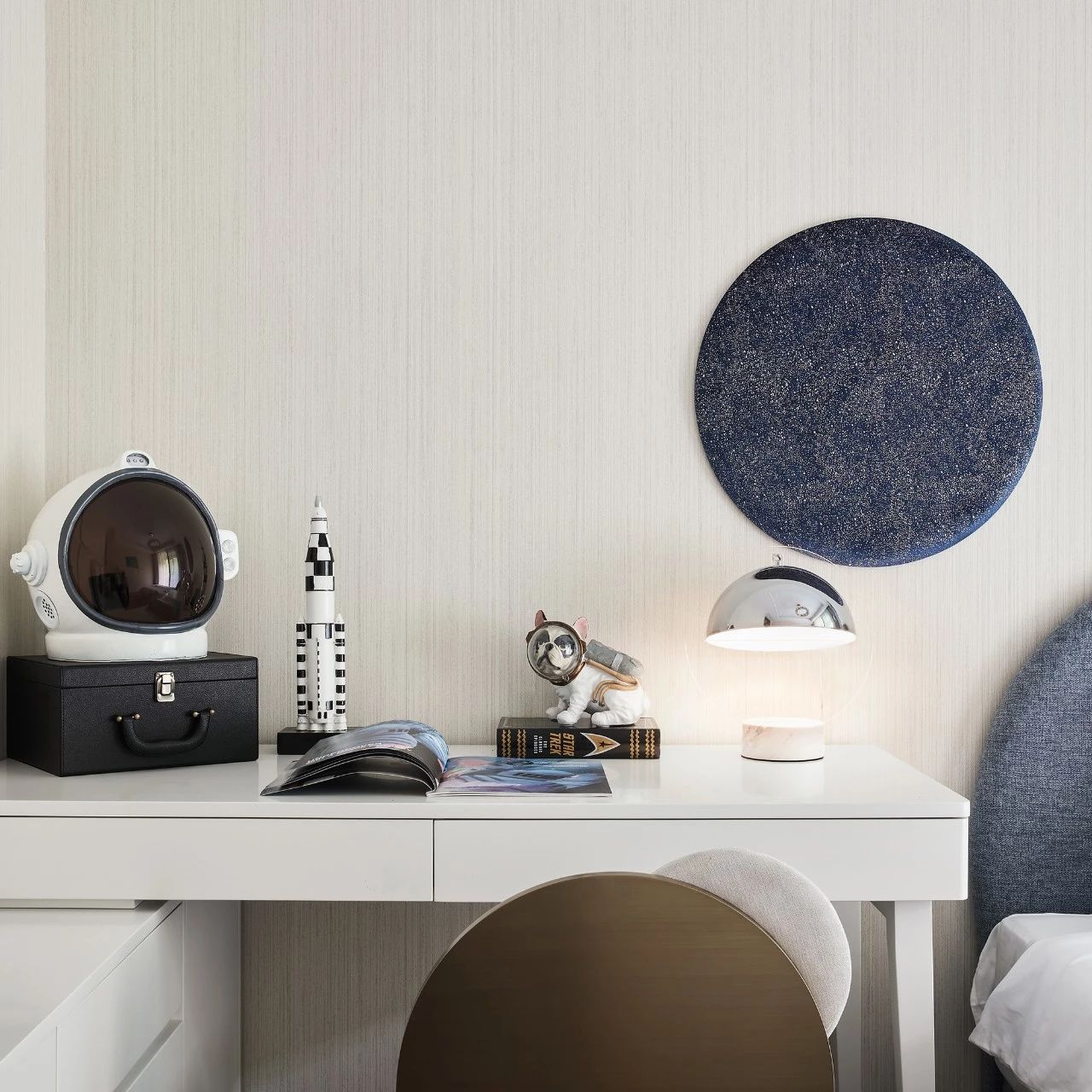 輕奢簡(jiǎn)約風(fēng)格室內(nèi)設(shè)計(jì)家裝案例-書(shū)桌 輕奢簡(jiǎn)約風(fēng)格室內(nèi)設(shè)計(jì)家裝案例-書(shū)桌