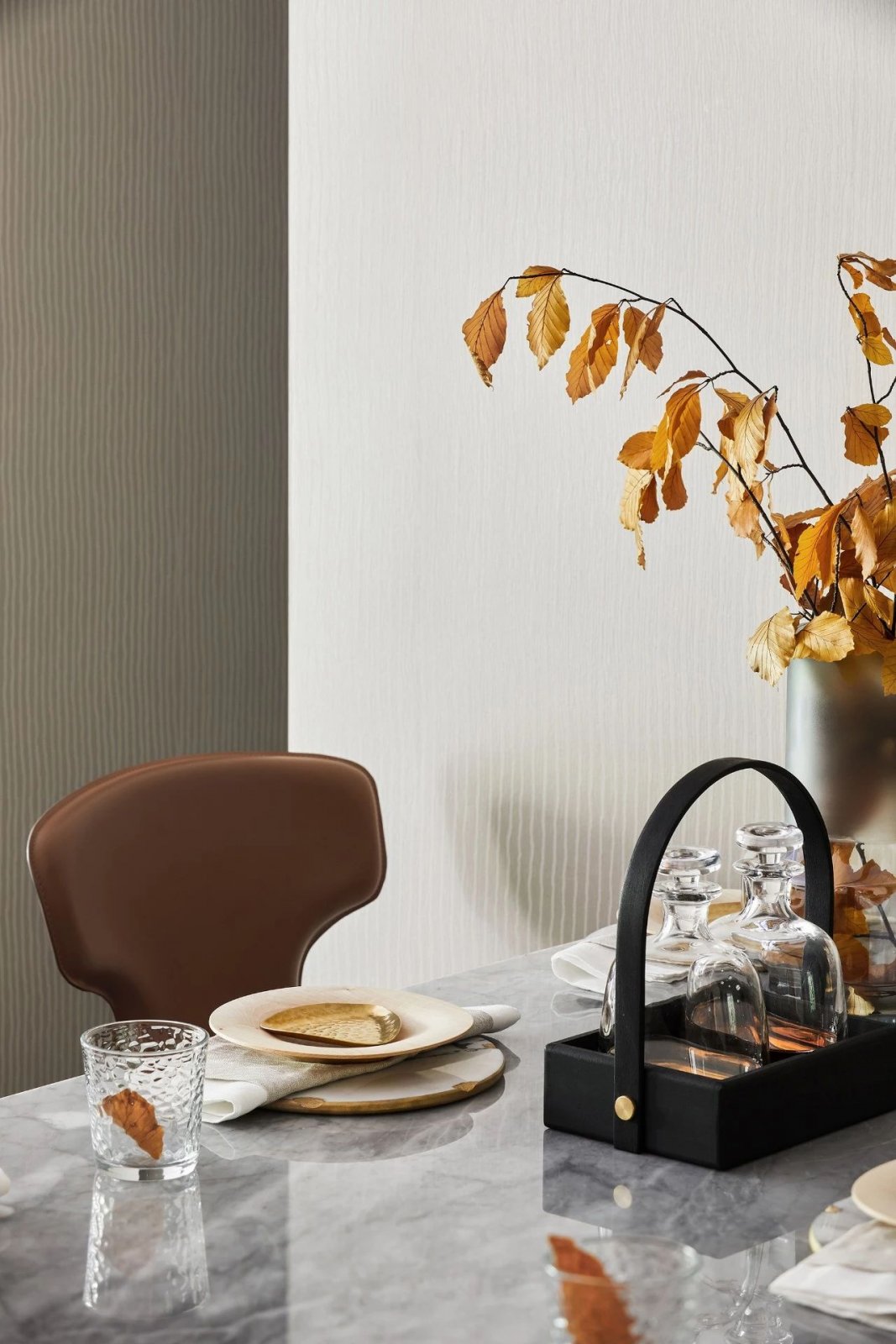 輕奢簡(jiǎn)約風(fēng)格室內(nèi)設(shè)計(jì)家裝案例-餐廳餐桌 輕奢簡(jiǎn)約風(fēng)格室內(nèi)設(shè)計(jì)家裝案例-餐廳餐桌