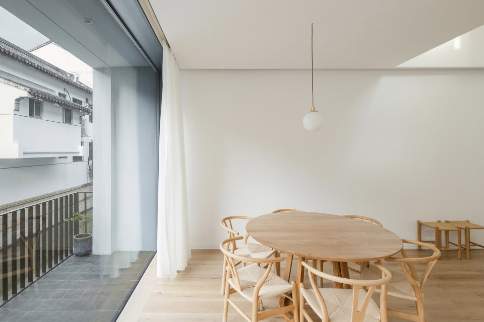 佛山裝修公司現(xiàn)代簡(jiǎn)約風(fēng)格別墅裝修效果圖-餐廳 佛山裝修公司現(xiàn)代簡(jiǎn)約風(fēng)格別墅裝修效果圖-餐廳