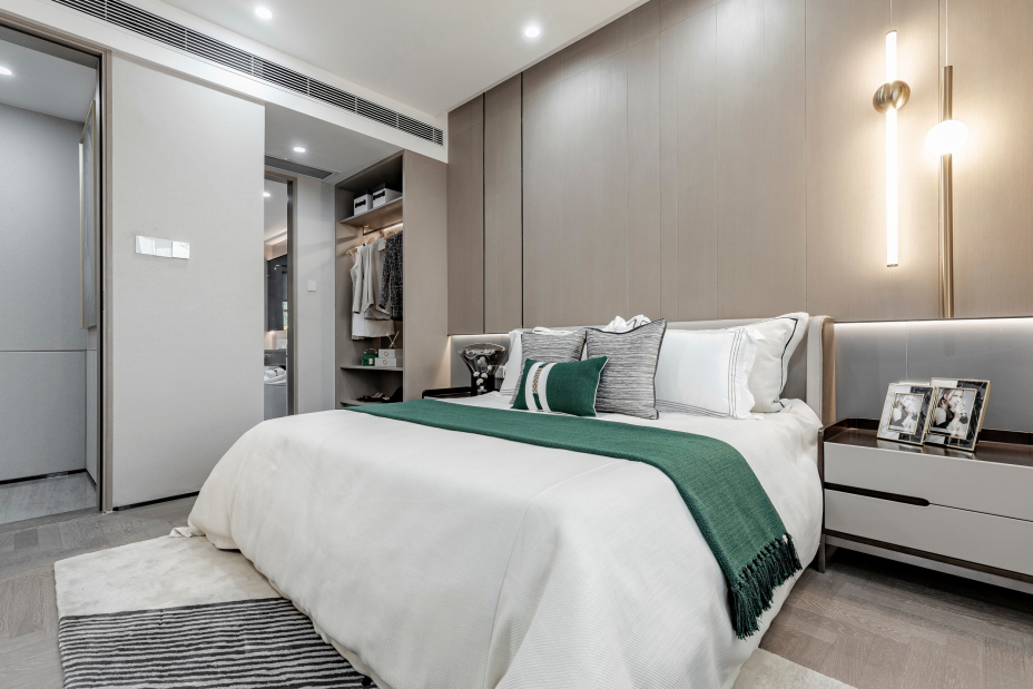 現(xiàn)代輕奢風格室內(nèi)家裝案例效果圖-臥室 現(xiàn)代輕奢風格室內(nèi)家裝案例效果圖-臥室